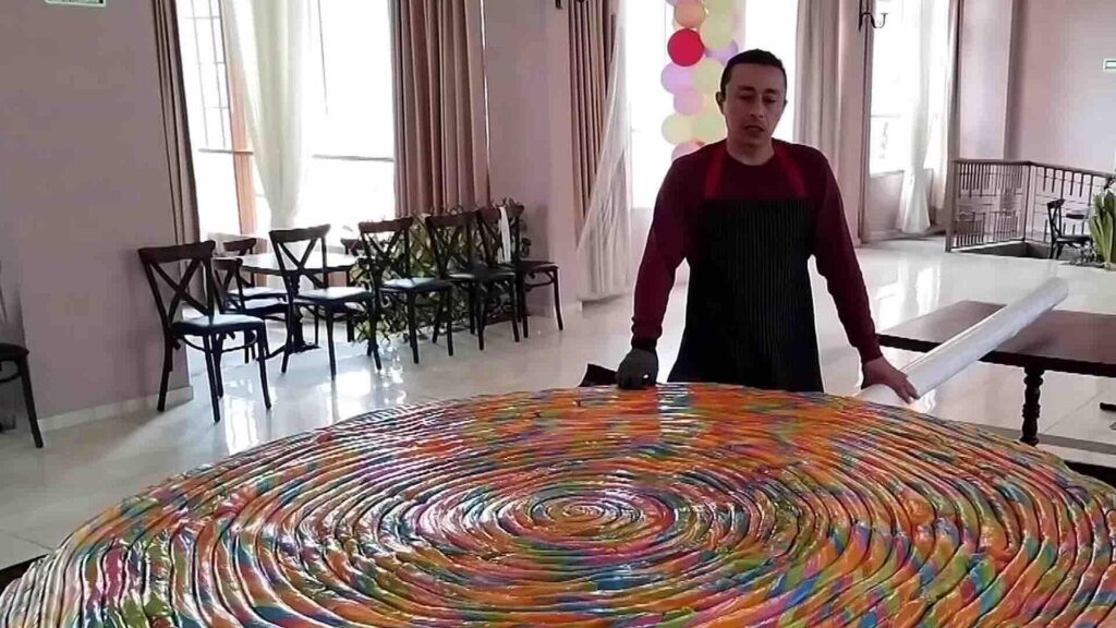 Elaboran en Real del Monte la paleta más grande de México