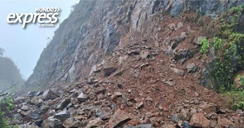 Reportan deslave en carretera a Tianguistenco