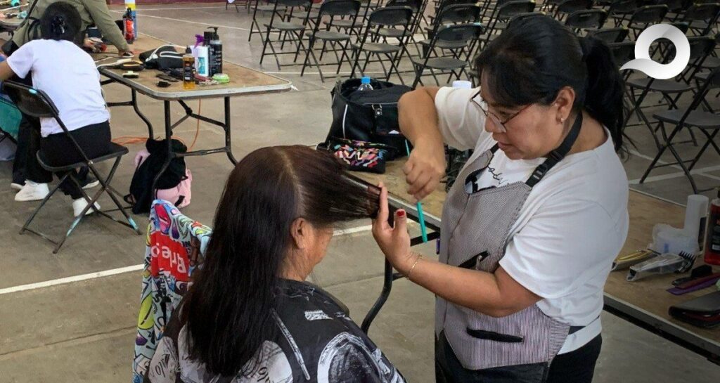 Corte de cabello y manicure gratis para familias de Huasca de Ocampo